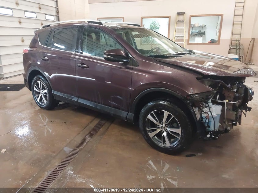 VIN 2T3RFREVXJW757063 2018 TOYOTA RAV4 ADVENTURE/XLE