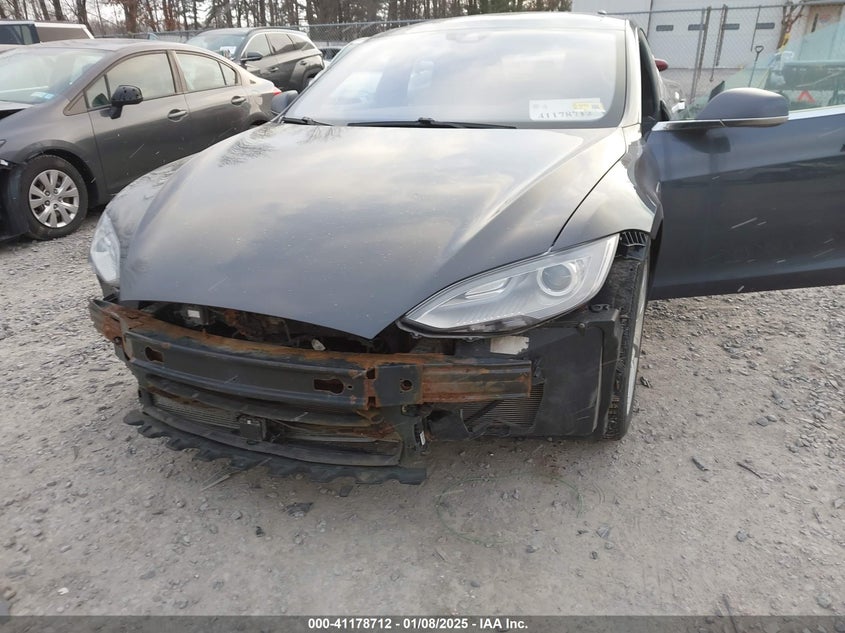 2016 TESLA MODEL S VIN: 5YJSA1E26GF122380