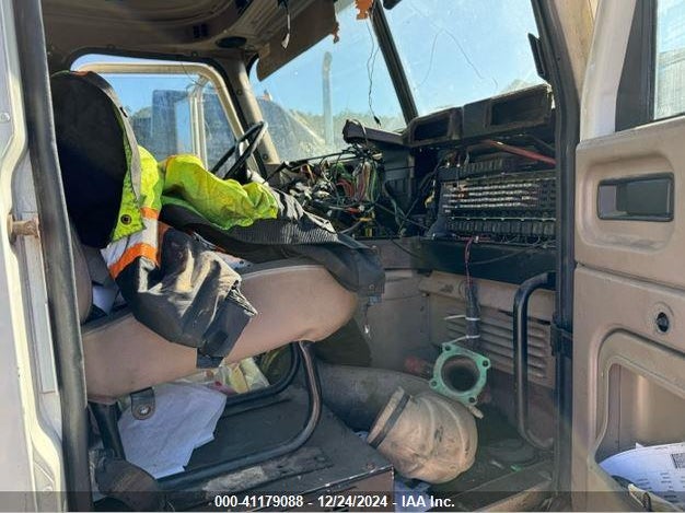 2007 International 9400 9400I VIN: 2HSCNAPR67C310611 Lot: 41179088