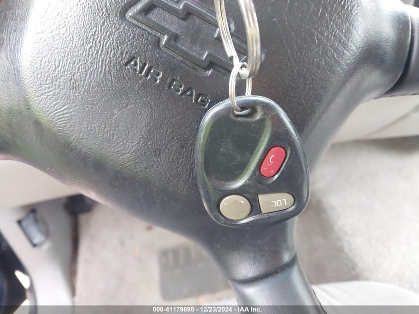 2002 Chevrolet Tahoe Ls VIN: 1GNEC13V92R157168 Lot: 41179898