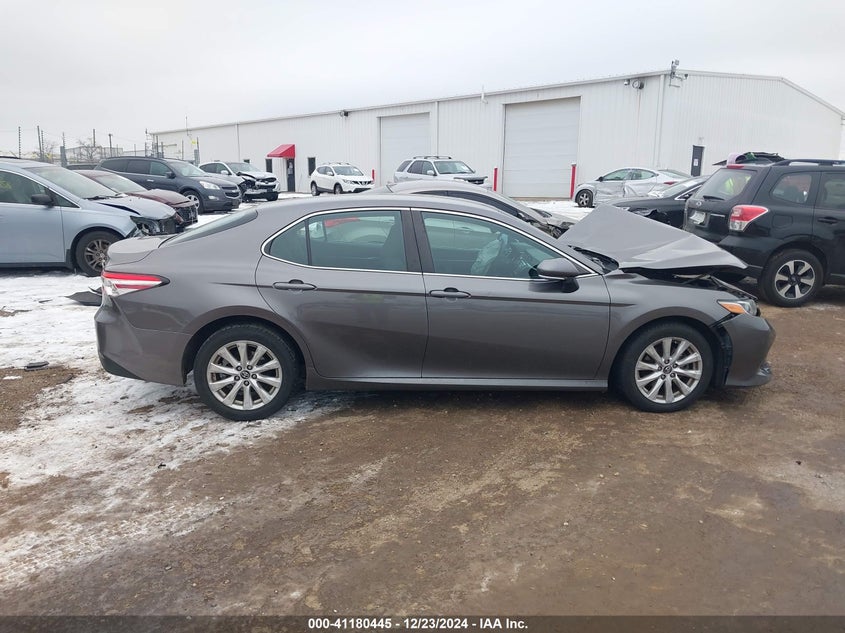 2018 TOYOTA CAMRY VIN: 4T1B11HK4JU092589