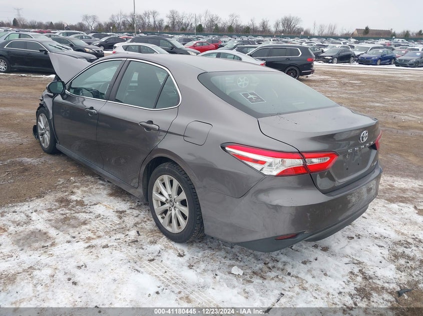 2018 TOYOTA CAMRY VIN: 4T1B11HK4JU092589