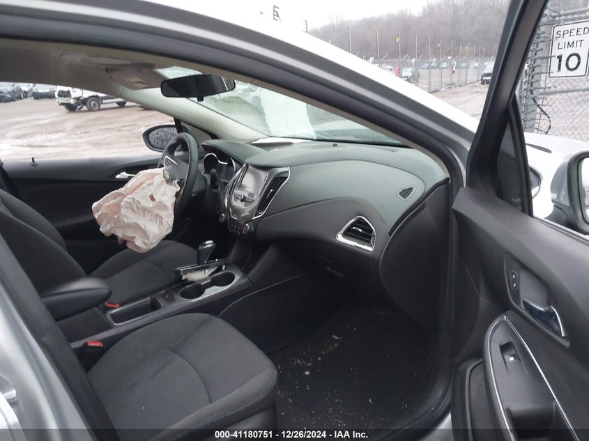 2017 CHEVROLET CRUZE VIN: 1G1BE5SM8H7184820