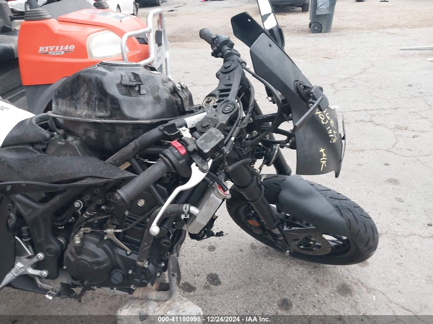 VIN MH3RH18Y5MK007053 2021 YAMAHA YZFR3 A