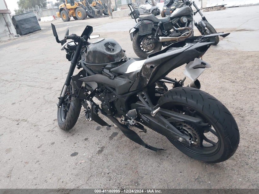 VIN MH3RH18Y5MK007053 2021 YAMAHA YZFR3 A