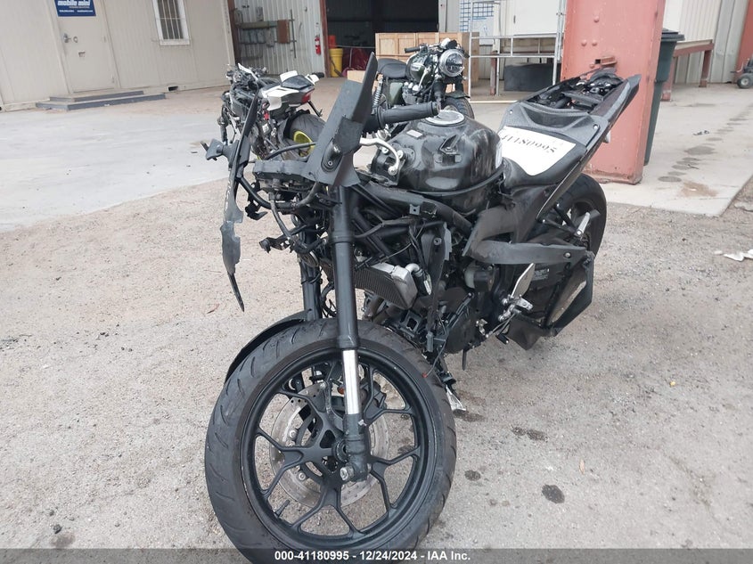 VIN MH3RH18Y5MK007053 2021 YAMAHA YZFR3 A