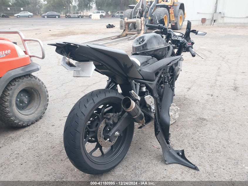 VIN MH3RH18Y5MK007053 2021 YAMAHA YZFR3 A