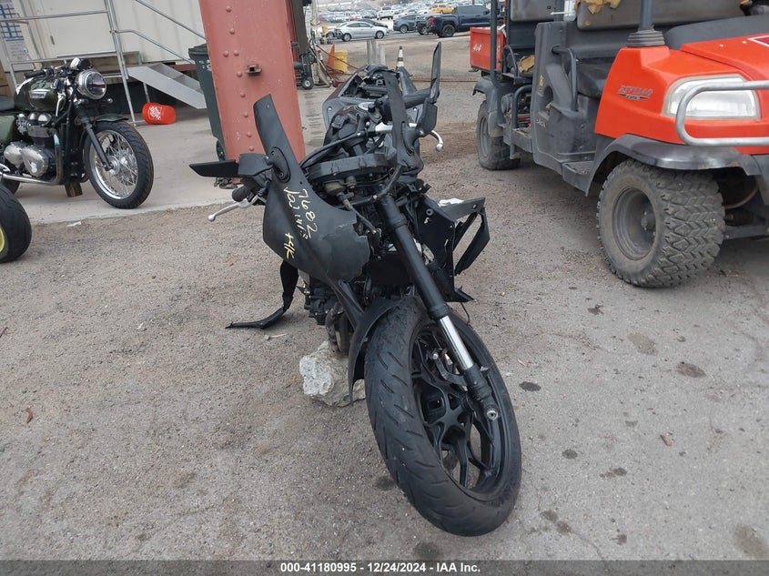 VIN MH3RH18Y5MK007053 2021 YAMAHA YZFR3 A