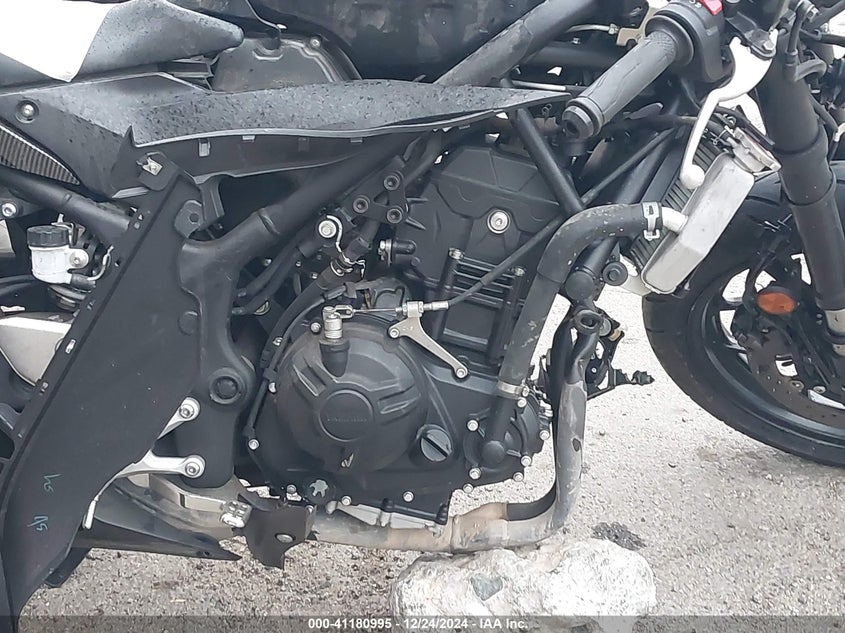 VIN MH3RH18Y5MK007053 2021 YAMAHA YZFR3 A