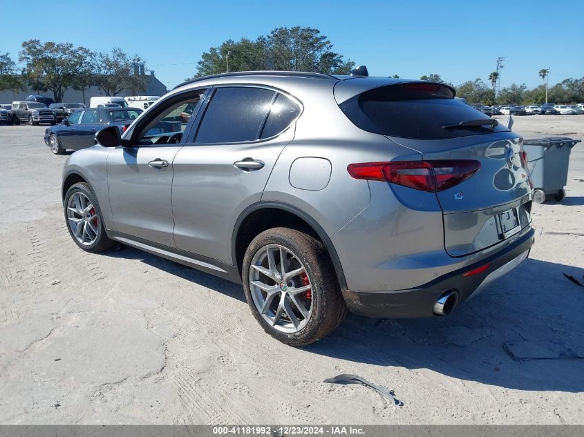 VIN ZASFAKPN6J7B77849 2018 ALFA ROMEO STELVIO no.3