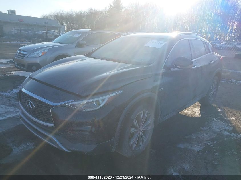 VIN SJKCH5CR3JA048520 2018 INFINITI QX30 no.2