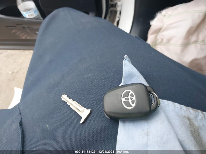 2016 TOYOTA RAV4 LE - JTMBFREV7GJ062001