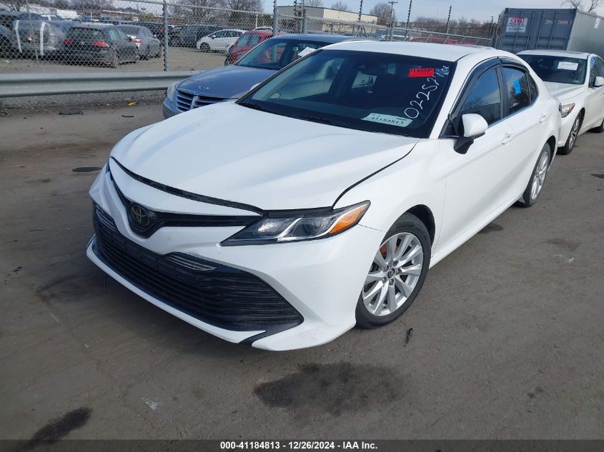 VIN JTNB11HK9J3022527 2018 TOYOTA CAMRY no.2