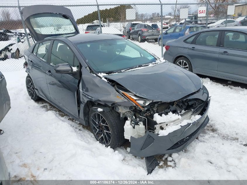 2016 Toyota Prius, Two