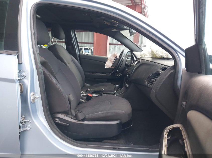 2012 CHRYSLER 200 VIN: 1C3CCBBG2CN242164