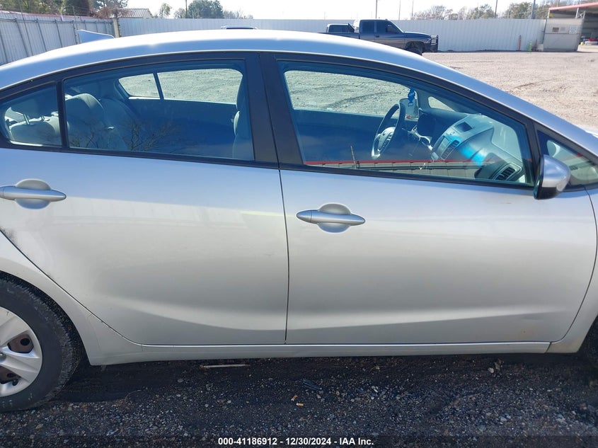 2018 KIA FORTE VIN: 3KPFL4A77JE197004