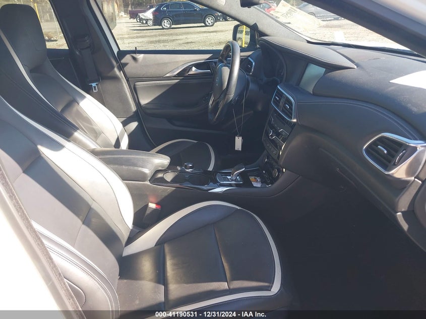 2017 INFINITI QX30 SPORT - SJKCH5CP7HA027937