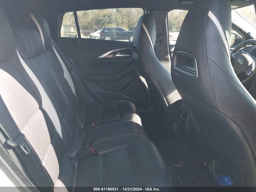 2017 INFINITI QX30 SPORT - SJKCH5CP7HA027937