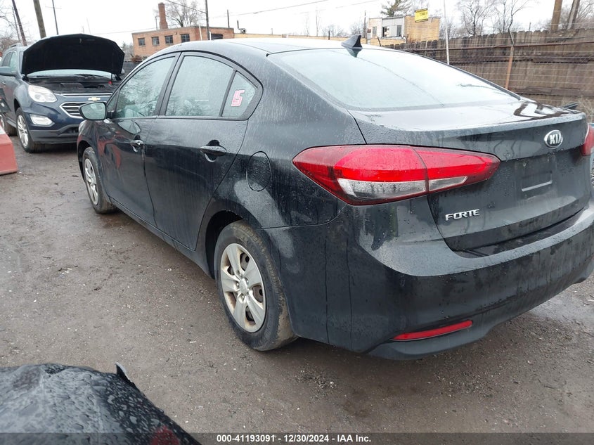 2017 KIA FORTE VIN: 3KPFK4A70HE113036