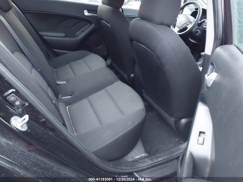 2017 KIA FORTE VIN: 3KPFK4A70HE113036