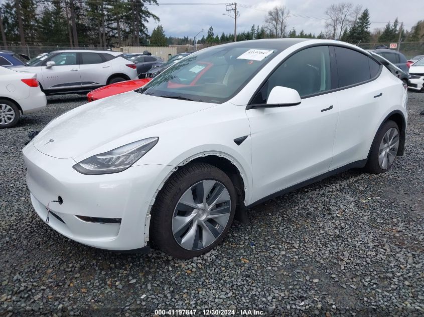 VIN 7SAYGDEE3NF428795 2022 TESLA MODEL Y no.2