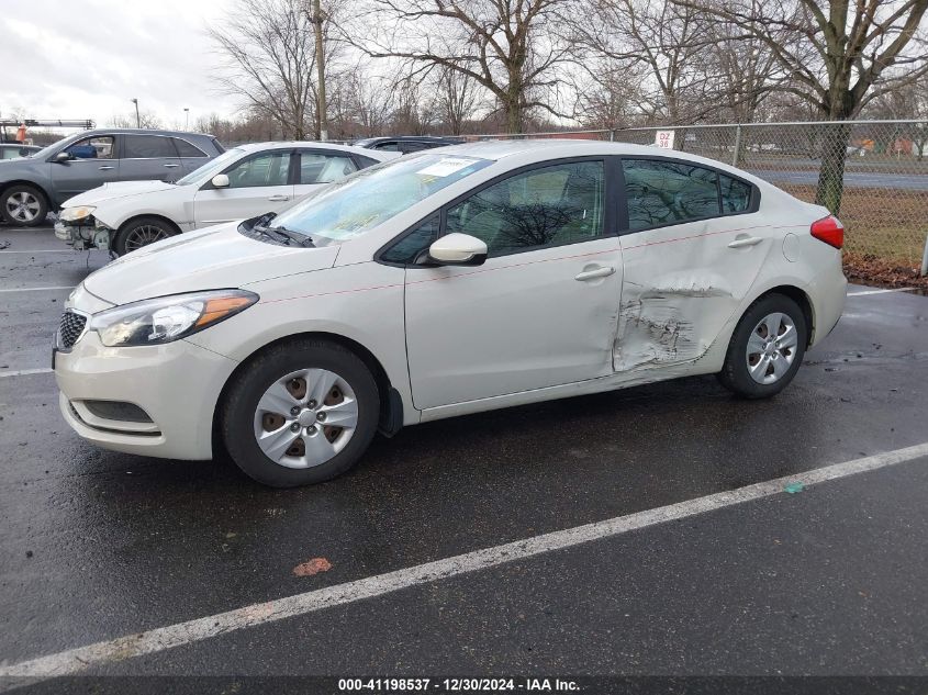 VIN KNAFK4A67F5374838 2015 KIA Forte, LX no.6