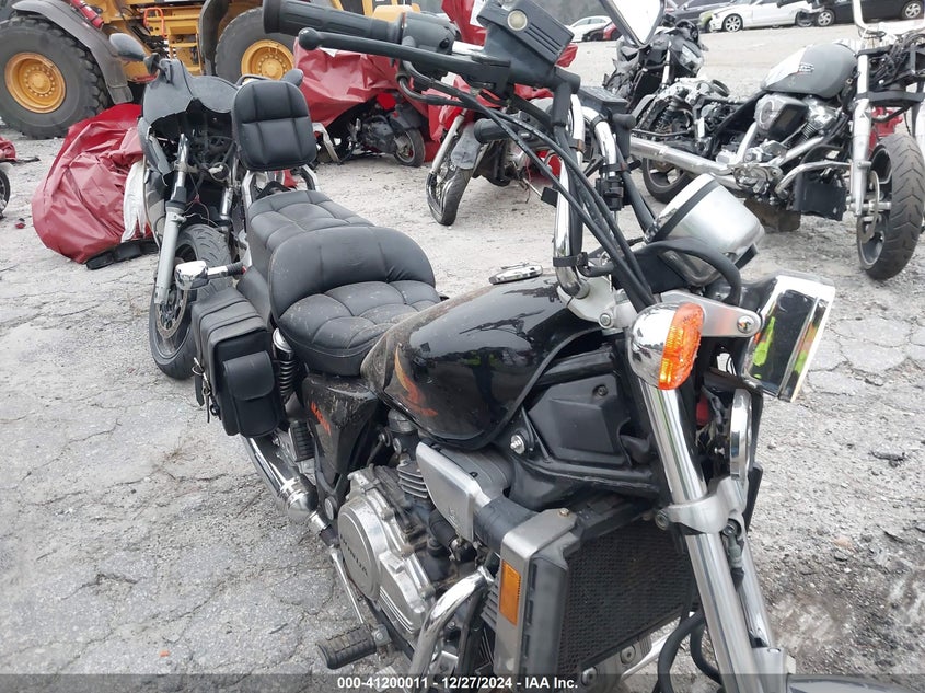 JH2RC2106FM106373 HONDA VF700 Photo 1