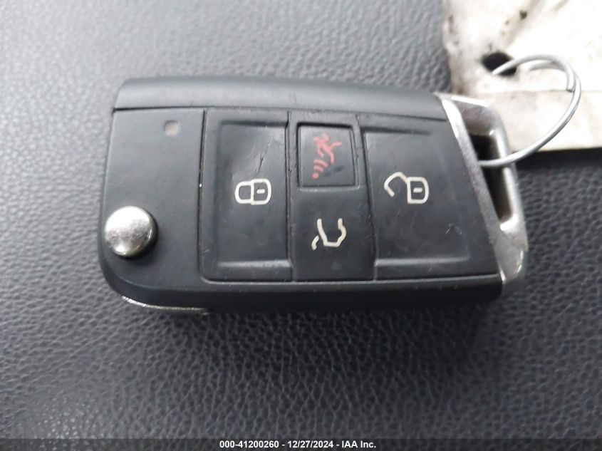 2015 Volkswagen Golf R 4-Door VIN: WVWLF7AU8FW237573 Lot: 41200260