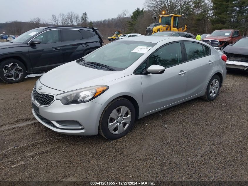 VIN KNAFK4A66F5433183 2015 KIA FORTE no.2