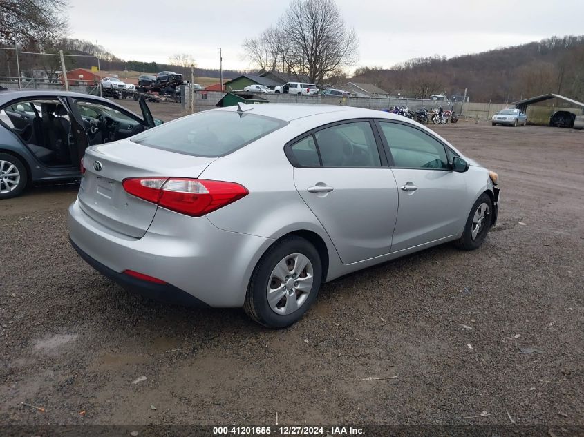 VIN KNAFK4A66F5433183 2015 KIA FORTE no.4