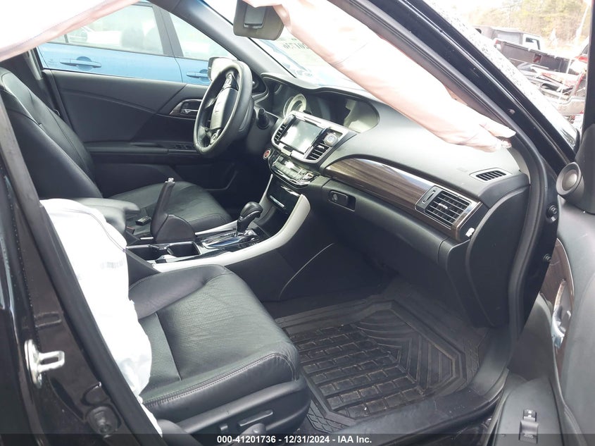 2016 HONDA ACCORD VIN: 1HGCR2F86GA244625