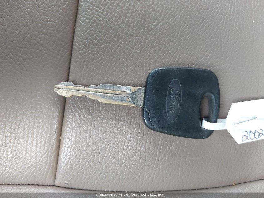 2002 Ford F-150 Lariat/Xlt VIN: 1FTRW07672KA42088 Lot: 41201771