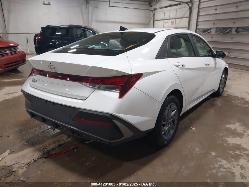2024 HYUNDAI ELANTRA VIN: KMHLM4DG3RU690070
