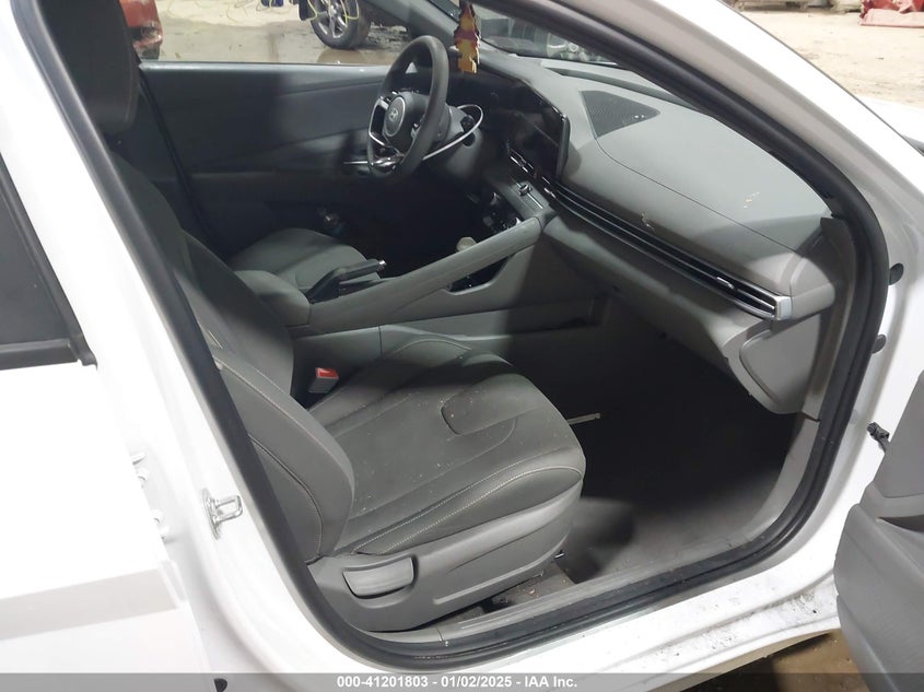 2024 HYUNDAI ELANTRA VIN: KMHLM4DG3RU690070