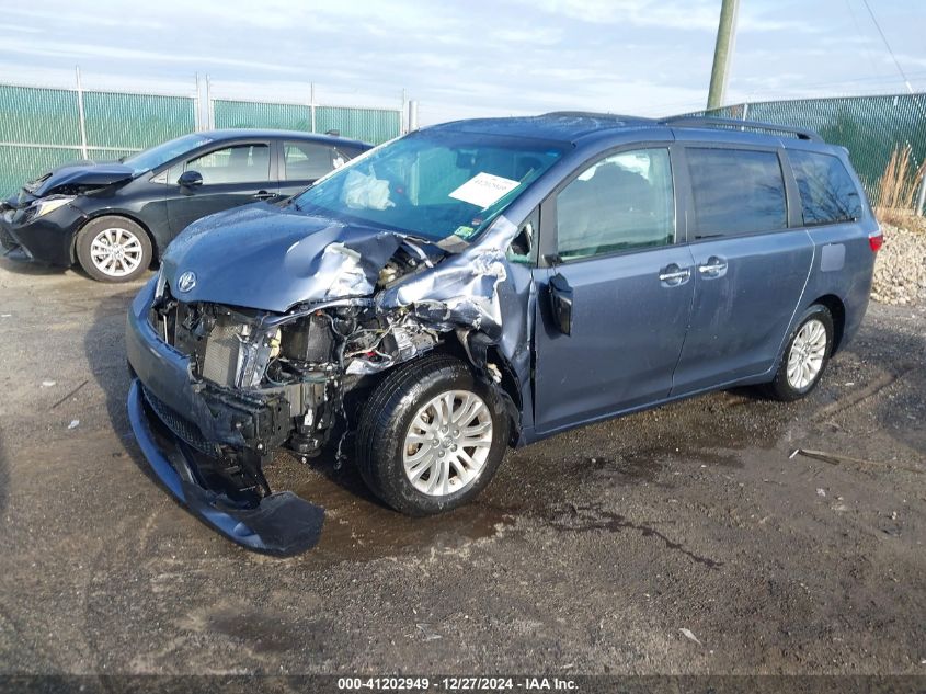 VIN 5TDYZ3DCXHS774960 2017 Toyota Sienna, Xle/Limited no.2