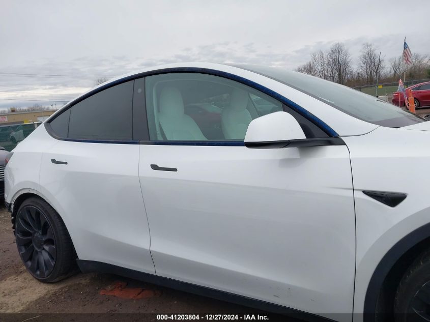 VIN 7SAYGDEF7NF367203 2022 TESLA MODEL Y no.13