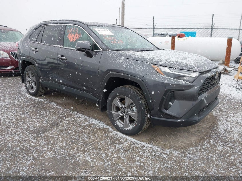 TOYOTA RAV4 XLE 2024