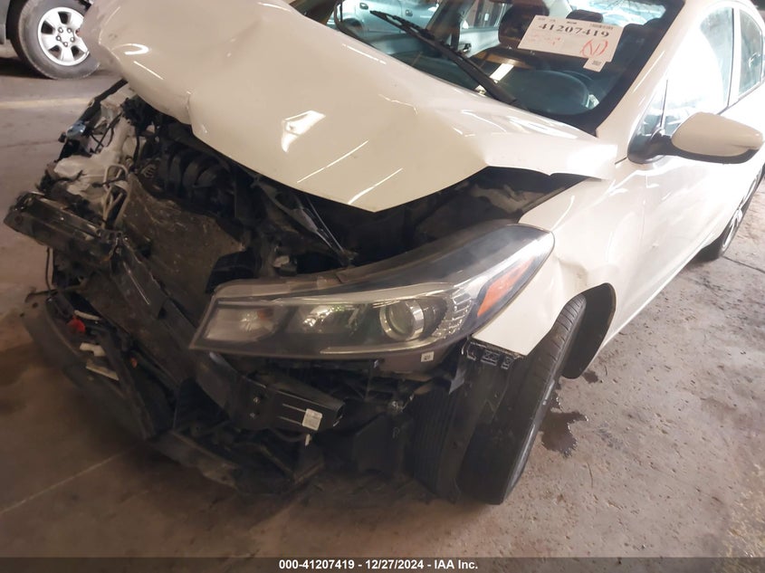 2018 KIA FORTE VIN: 3KPFL4A77JE278181