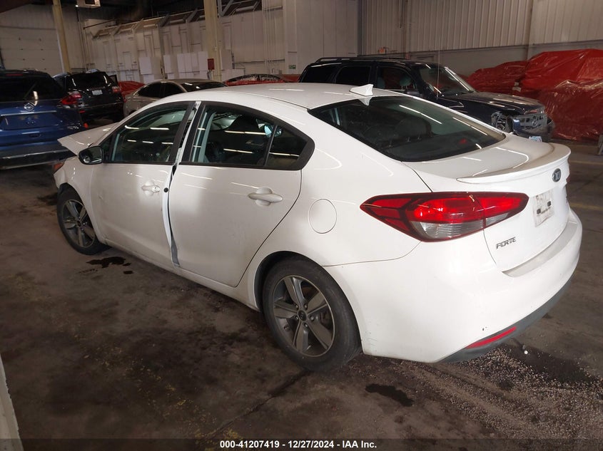 2018 KIA FORTE VIN: 3KPFL4A77JE278181
