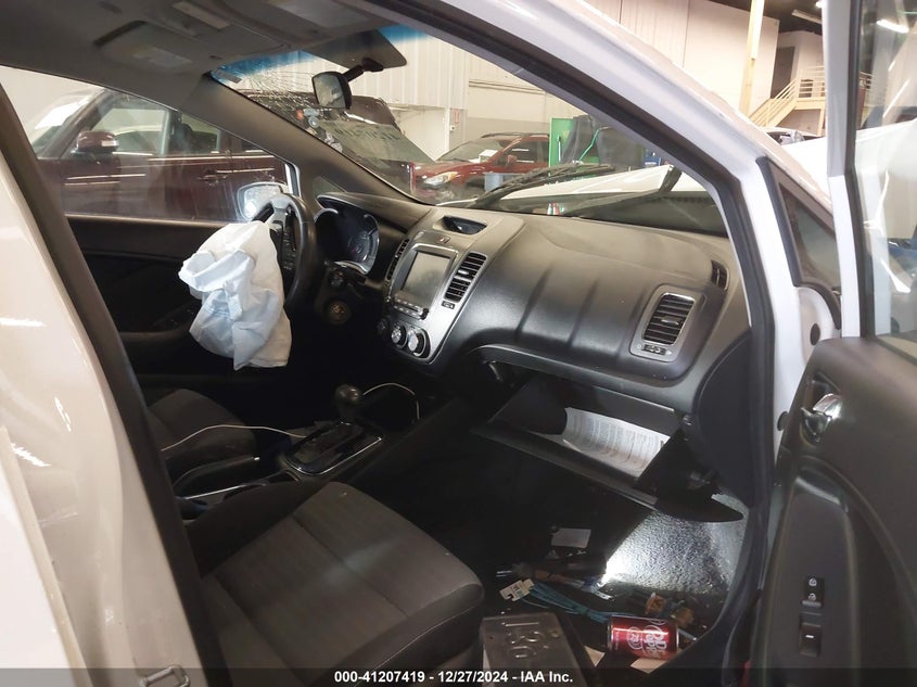 2018 KIA FORTE VIN: 3KPFL4A77JE278181