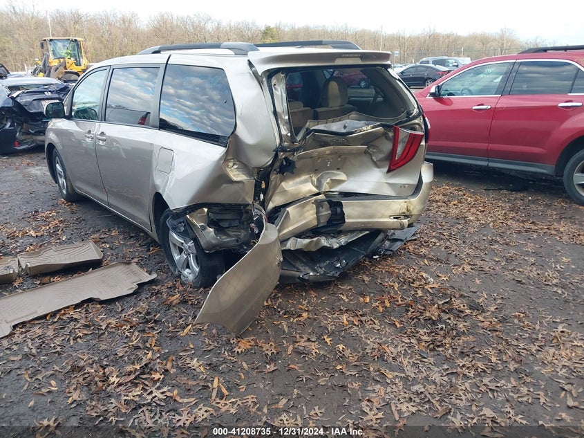 Vin: 5tdkz3dc5hs768036, lot: 41699041, toyota sienna le 20173