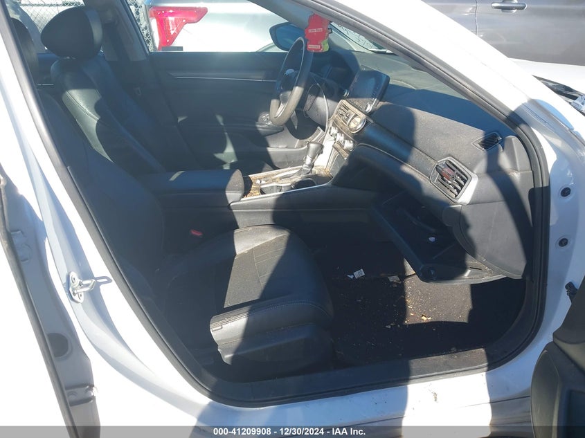 2018 HONDA ACCORD VIN: 1HGCV1F1XJA210090