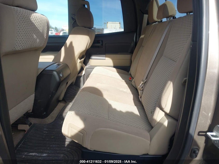 2011 TOYOTA TUNDRA VIN: 5TFUM5F15BX020824