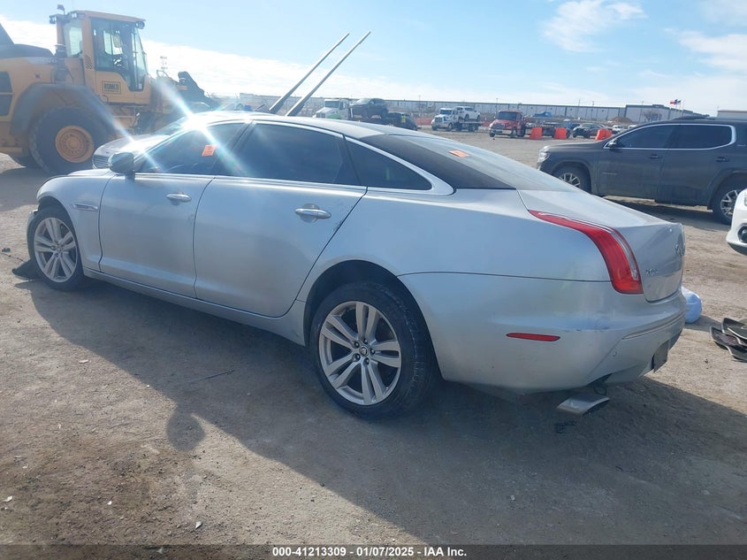 2011 JAGUAR XJL VIN: SAJWA2GB7BLV16529