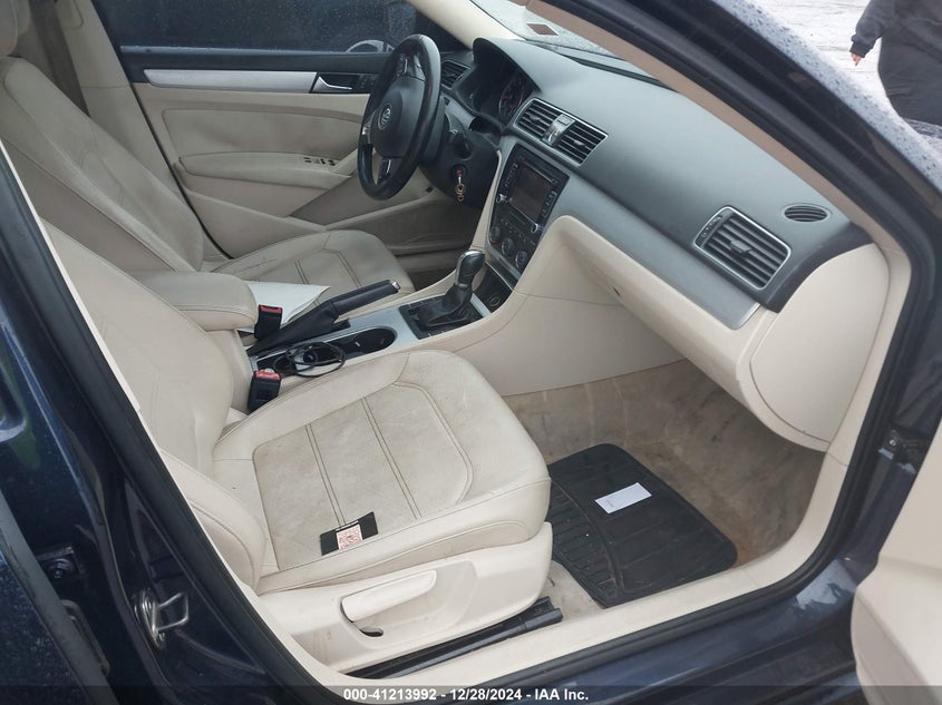 2013 VOLKSWAGEN PASSAT VIN: 1VWBH7A38DC016998