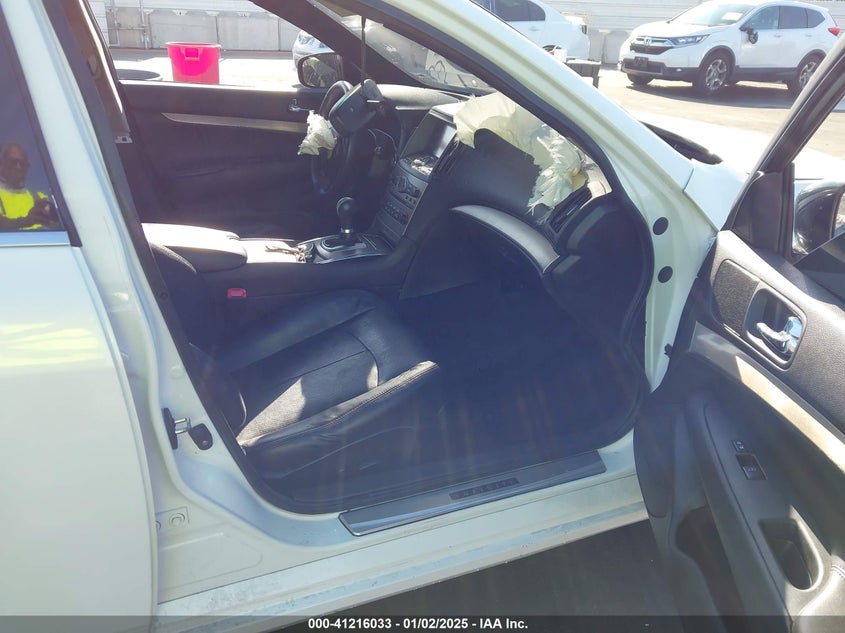 2013 INFINITI G37 JOURNEY - JN1CV6AP2DM305305