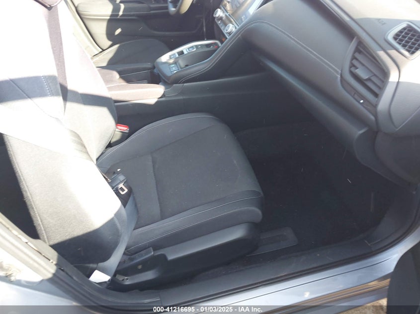 2019 HONDA INSIGHT VIN: 19XZE4F52KE002720