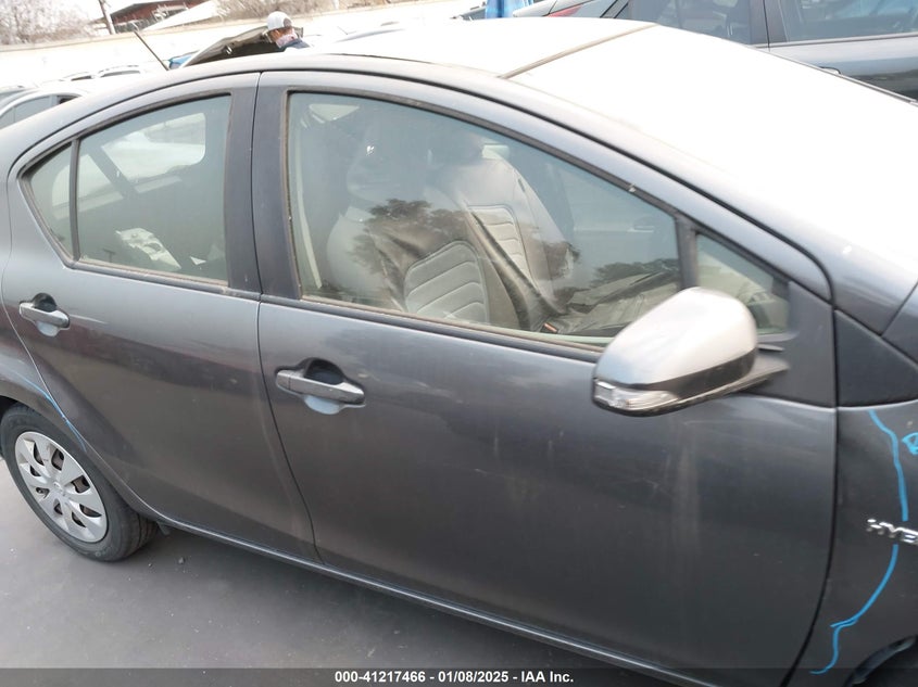 2013 TOYOTA PRIUS C VIN: JTDKDTB32D1557577