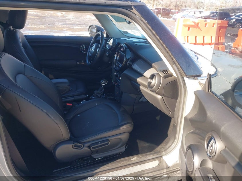 2016 MINI HARDTOP VIN: WMWXP5C50G2D14860