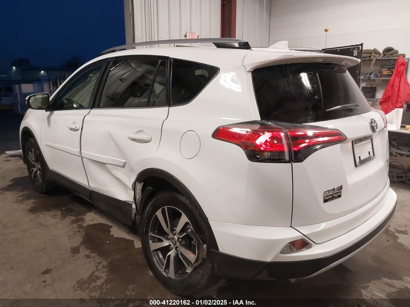 2017 TOYOTA RAV4 XLE - JTMRFREV3HD214581